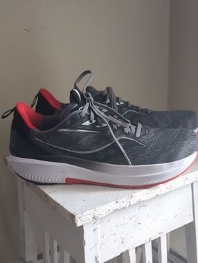 Saucony Men’s Gray Running Shoes with Red Accents - Like New!
